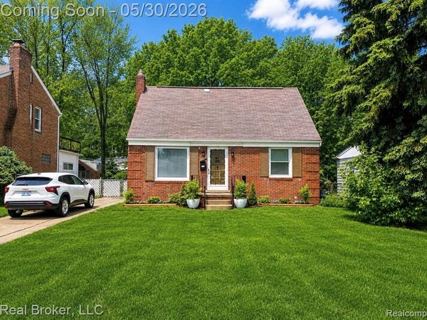 603 Vernier Road, Grosse Pointe Woods, MI 48236