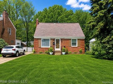 603 Vernier Road, Grosse Pointe Woods, MI 48236