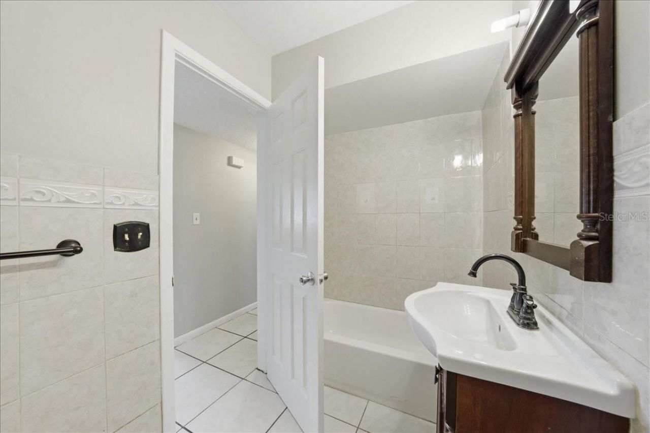 15005 Monet Drive , Tampa, FL 33613 Photo