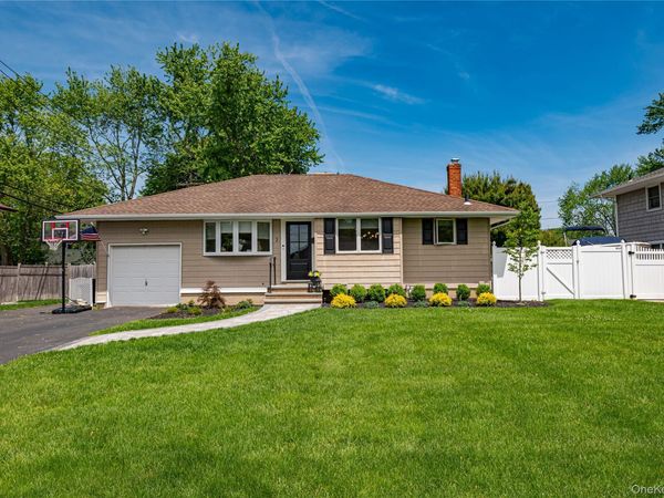 3 Baylor Drive, Smithtown, NY 11787