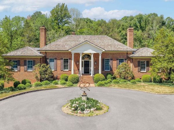 935 GARTH RD, Charlottesville, VA 22901