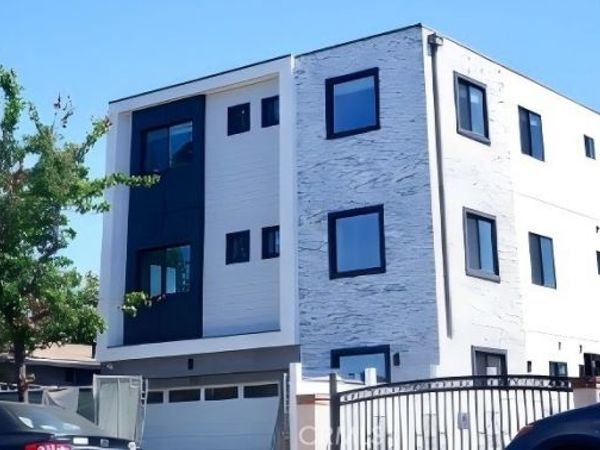 1410 W 37th Place, Los Angeles, CA 90018