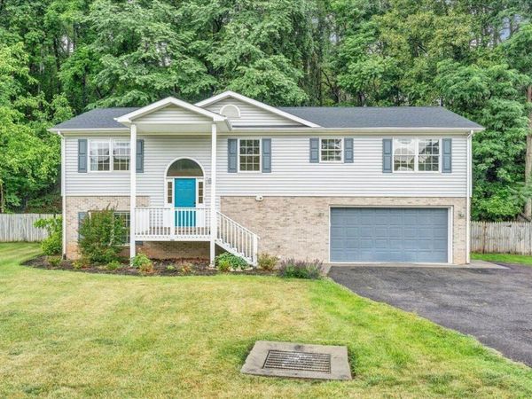 120 Upland DR, Salem, VA 24153