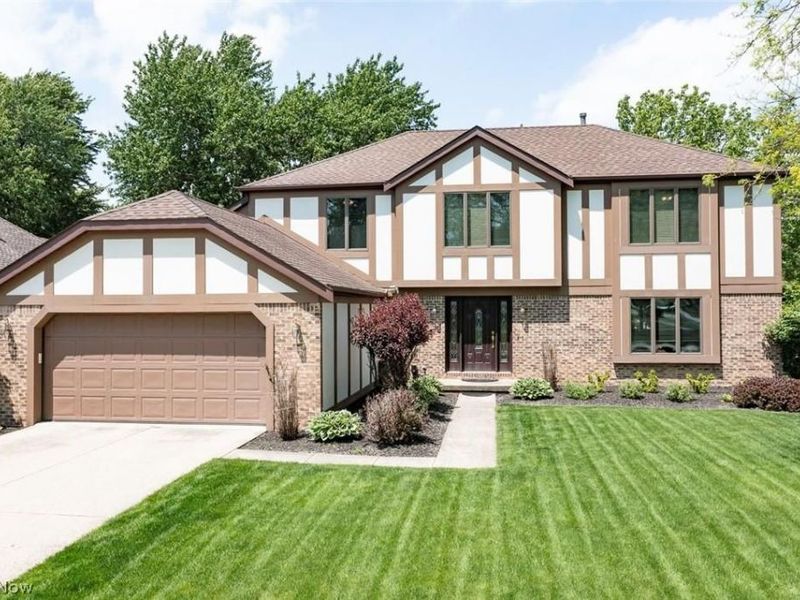 18399 Yorktown Oval , Strongsville, OH 44136 Photo 1