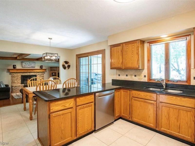 18399 Yorktown Oval , Strongsville, OH 44136 Photo 11