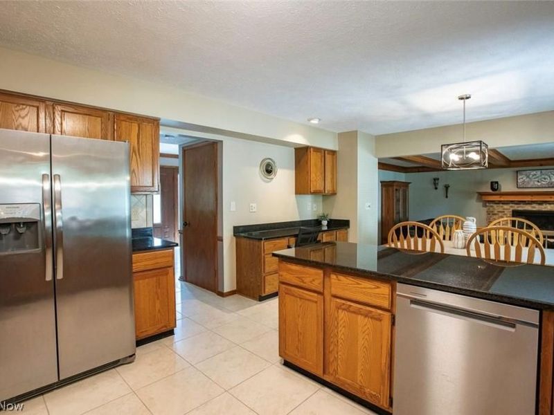 18399 Yorktown Oval , Strongsville, OH 44136 Photo 12