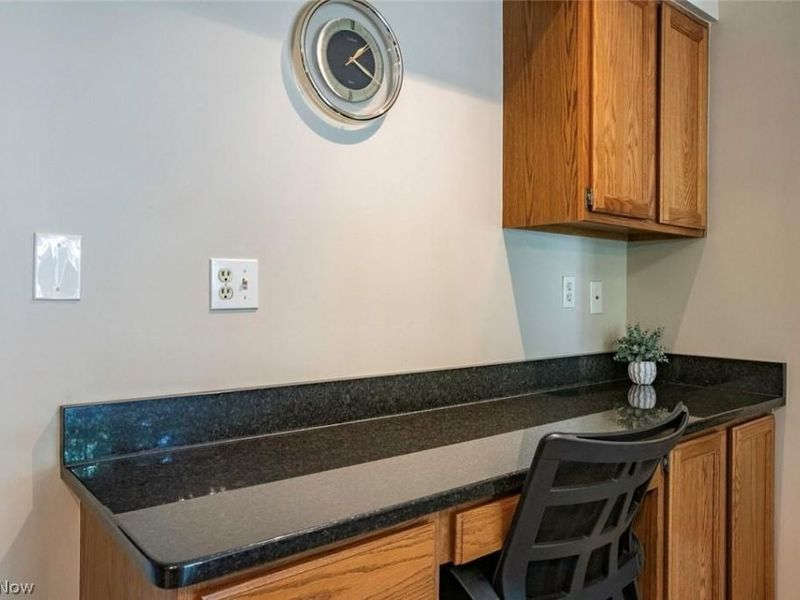 18399 Yorktown Oval , Strongsville, OH 44136 Photo 14