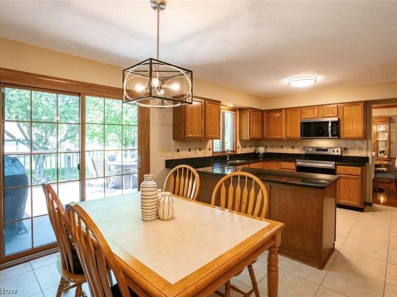 18399 Yorktown Oval , Strongsville, OH 44136 Photo 15