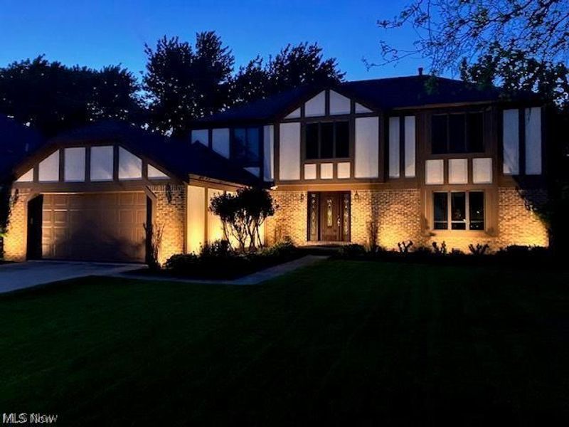 18399 Yorktown Oval , Strongsville, OH 44136 Photo 2