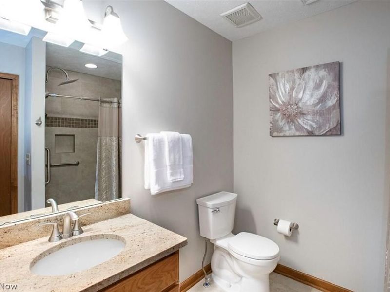 18399 Yorktown Oval , Strongsville, OH 44136 Photo 22
