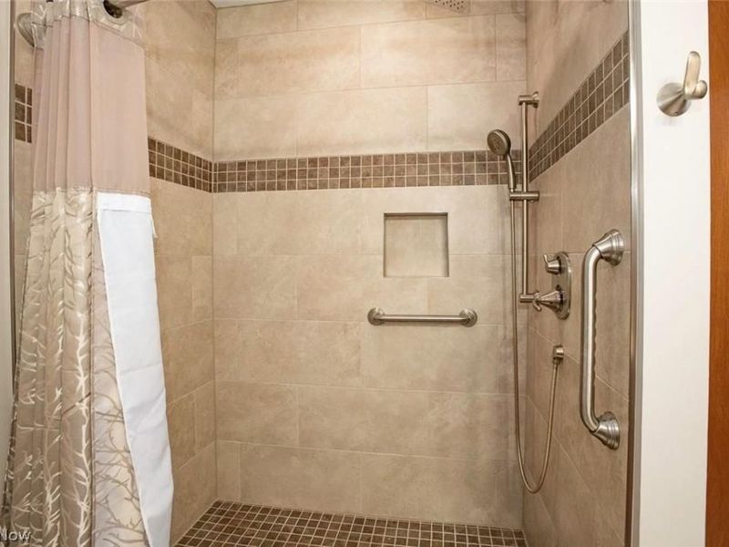 18399 Yorktown Oval , Strongsville, OH 44136 Photo 23