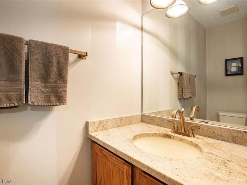 18399 Yorktown Oval , Strongsville, OH 44136 Photo 24
