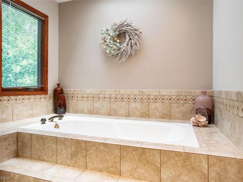 18399 Yorktown Oval , Strongsville, OH 44136 Photo 29