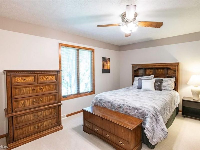 18399 Yorktown Oval , Strongsville, OH 44136 Photo 30