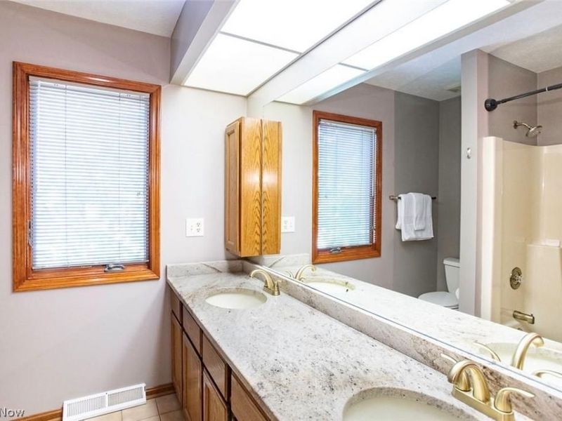 18399 Yorktown Oval , Strongsville, OH 44136 Photo 33