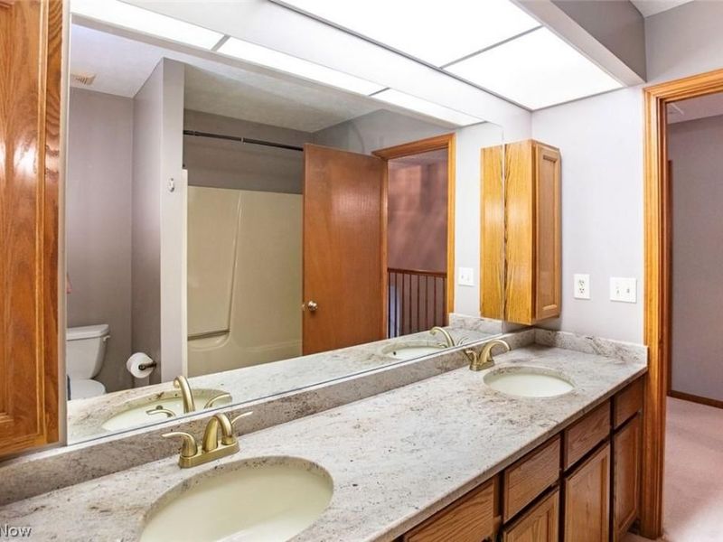 18399 Yorktown Oval , Strongsville, OH 44136 Photo 34