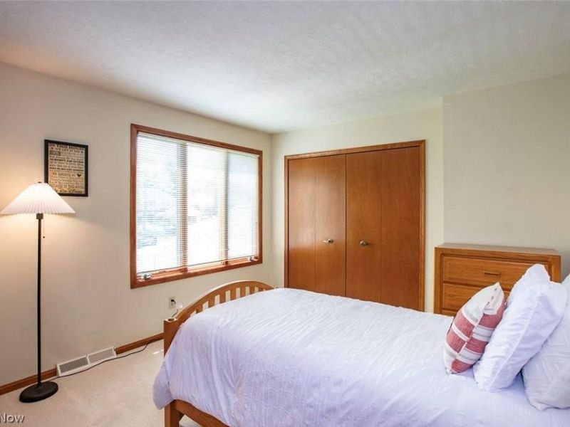 18399 Yorktown Oval , Strongsville, OH 44136 Photo 36