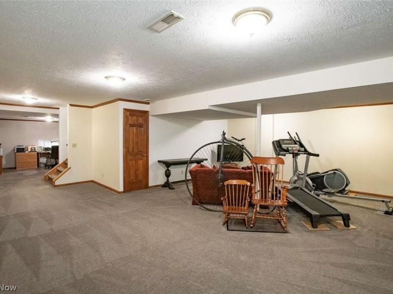 18399 Yorktown Oval , Strongsville, OH 44136 Photo 40