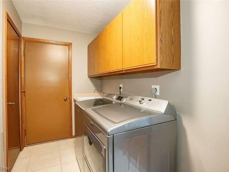 18399 Yorktown Oval , Strongsville, OH 44136 Photo 41