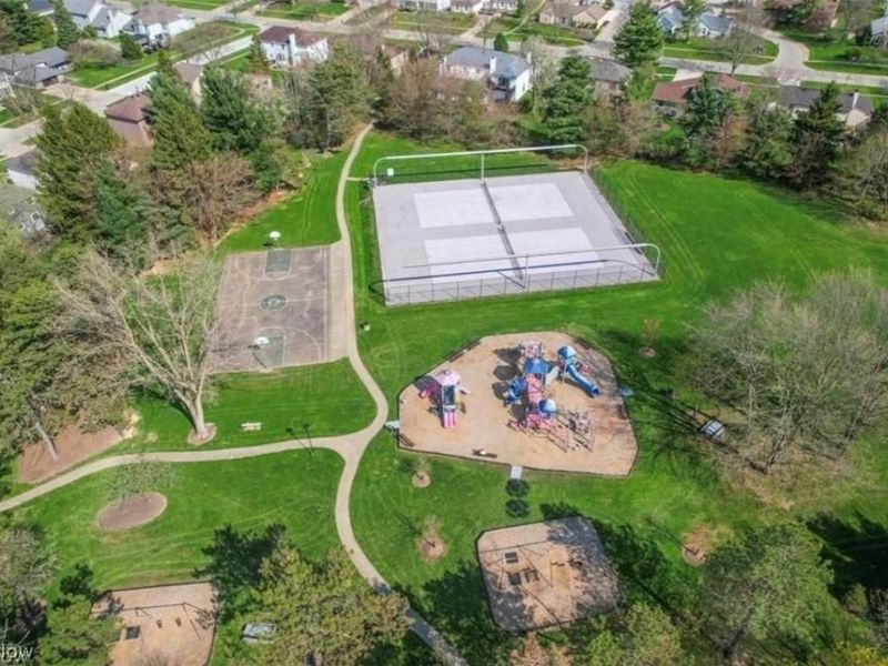 18399 Yorktown Oval , Strongsville, OH 44136 Photo 48
