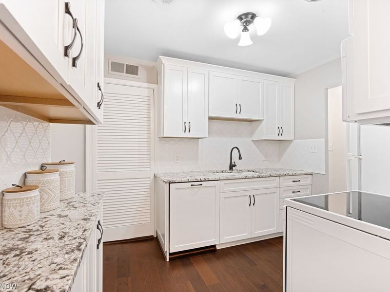 3964 Brendan Lane, Unit F411, North Olmsted, OH 44070 Photo 10