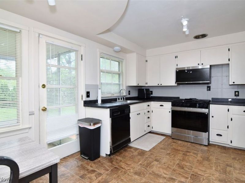 1446 Westover Road, Cleveland Heights, OH 44118 Photo 9