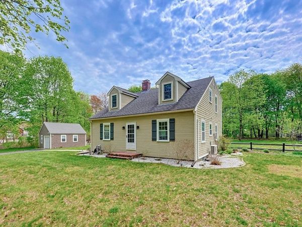 424 Dedham St, Wrentham, MA 02093