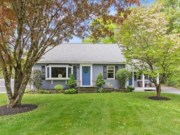 61 Pine Ridge Dr, Franklin, MA 02038