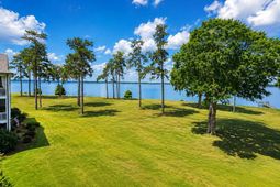 1104 Bridgeview Lane photo 4