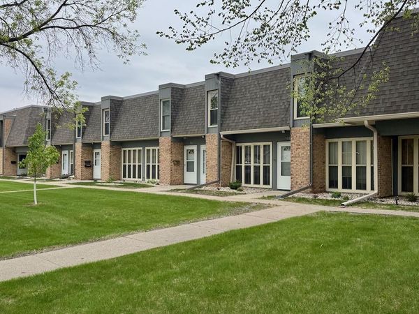 807 23rd Avenue S, Moorhead, MN 56560