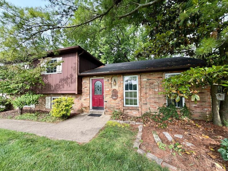 8349 Grinn Drive, West Chester, OH 45069 Photo 2