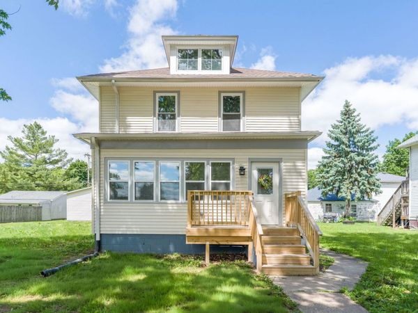 924 N 3RD Street , Clinton, IA 52732