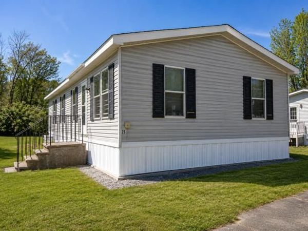 25 Village Drive , Lewiston, ME 04250