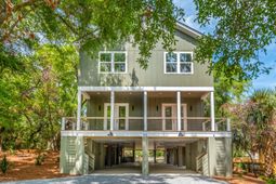 582 Pelican Court photo 4