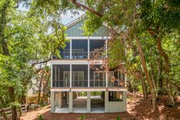 582 Pelican Court photo 4