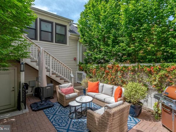 2104 MAIN LINE BOULEVARD , ALEXANDRIA, VA 22301