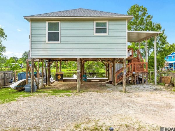 22423 Gull St, Maurepas, LA 70449