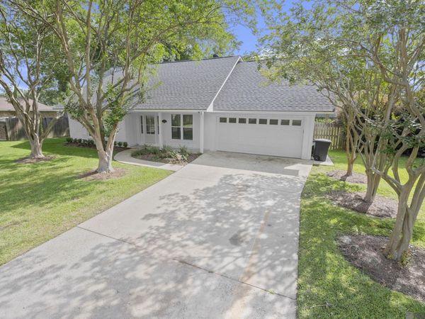 12269 N Lakeview Dr, Saint George, LA 70810
