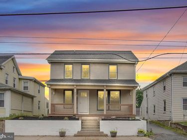 335 N MARKET STREET, ELIZABETHTOWN, PA 17022