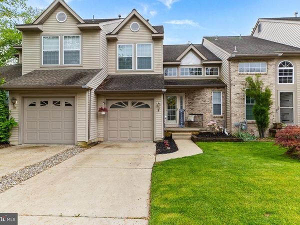 56 SMOKEY RUN DRIVE, BERLIN, NJ 08009