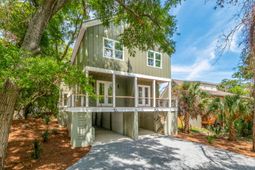 582 Pelican Court photo 4