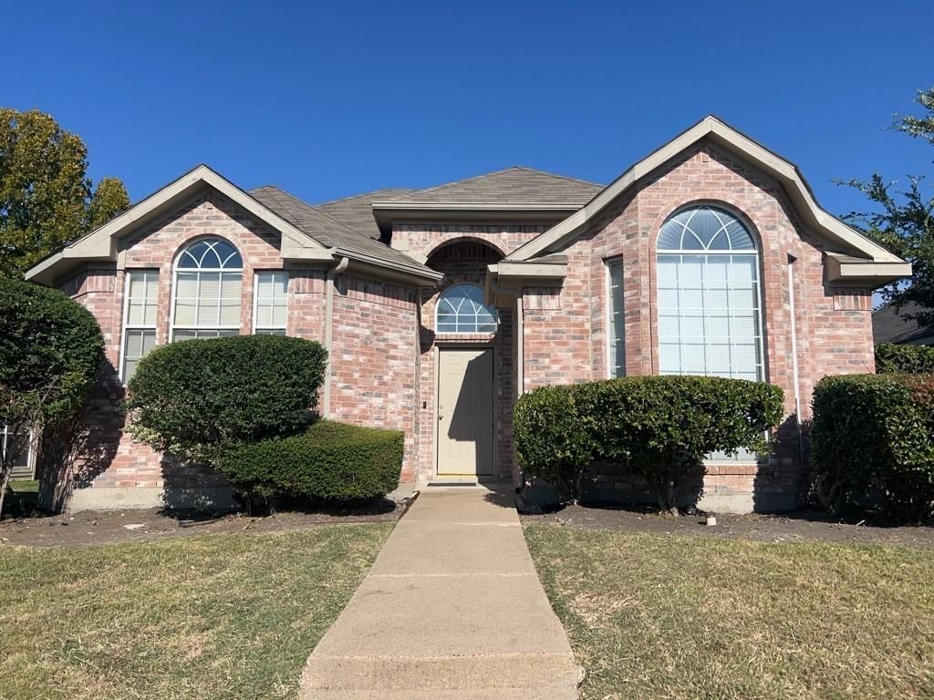 2213 Creek Royal Drive, Mesquite, TX 75181 Main Photo