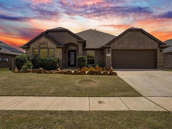 5 Duskview Lane, Edgecliff Village, TX 76134