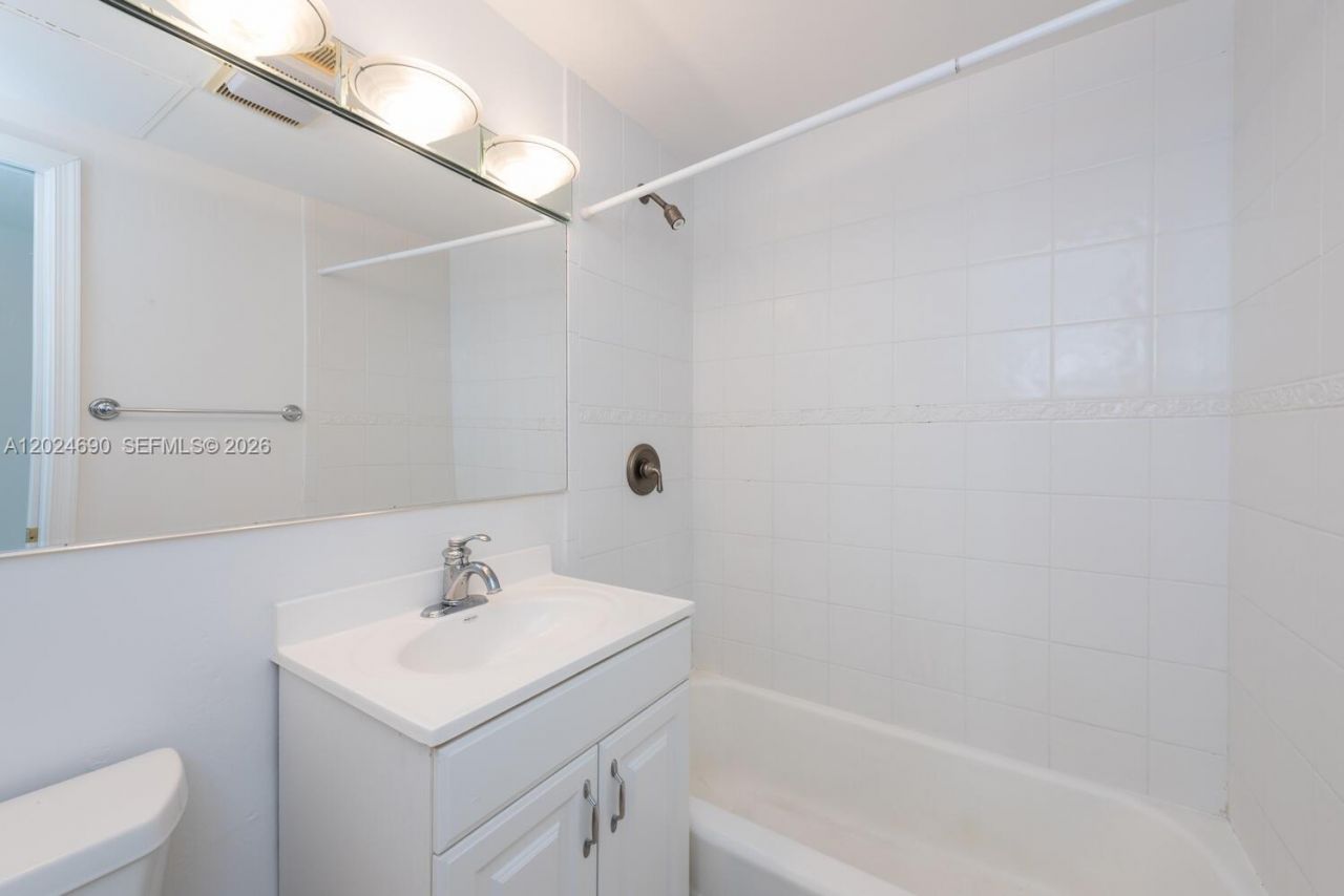 1408 Brickell Bay Dr , Unit 1116, Miami, FL 33131 Photo