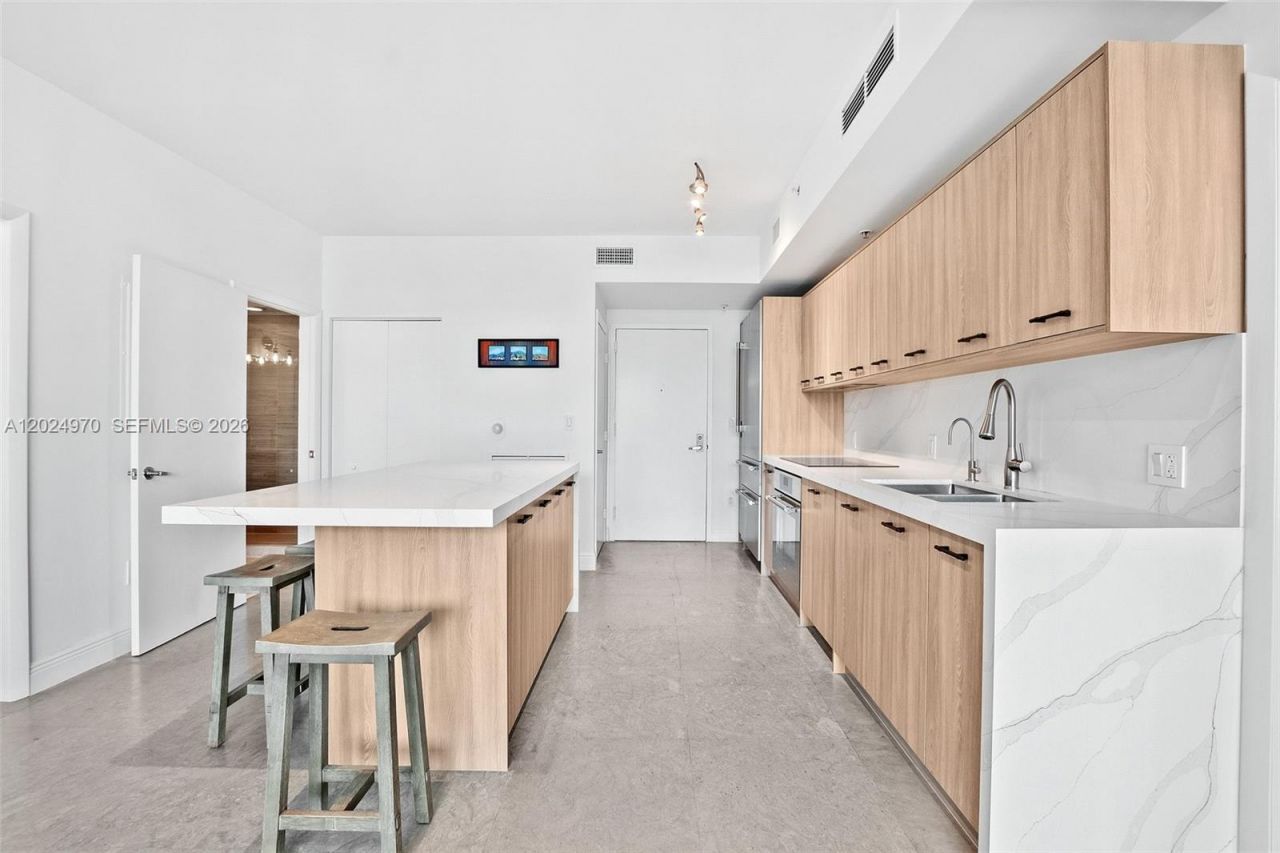 90 SW 3rd St , Unit 3810, Miami, FL 33130 Photo