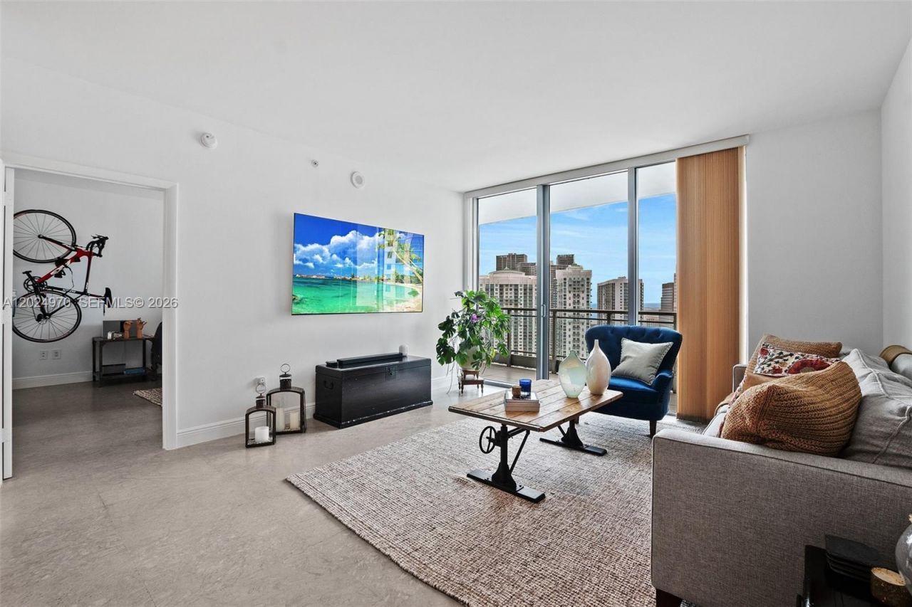 90 SW 3rd St , Unit 3810, Miami, FL 33130 Photo
