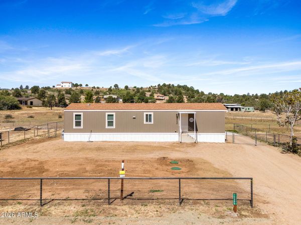 18296 S Frontier Road, Peeples Valley, AZ 86332