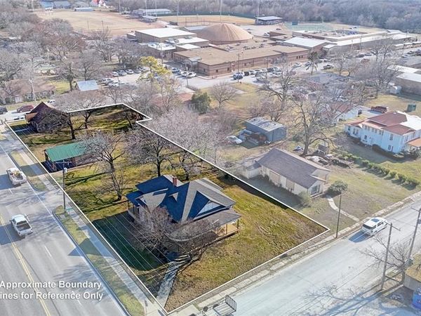 400 S Broad Street, Saint Jo, TX 76265