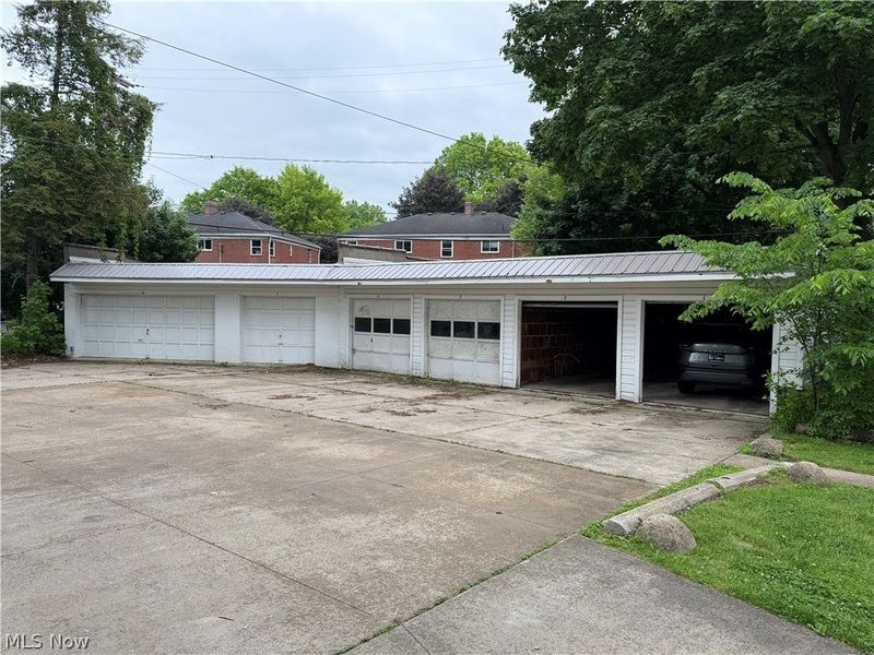 2011 W Market Street, Akron, OH 44313 Photo 2
