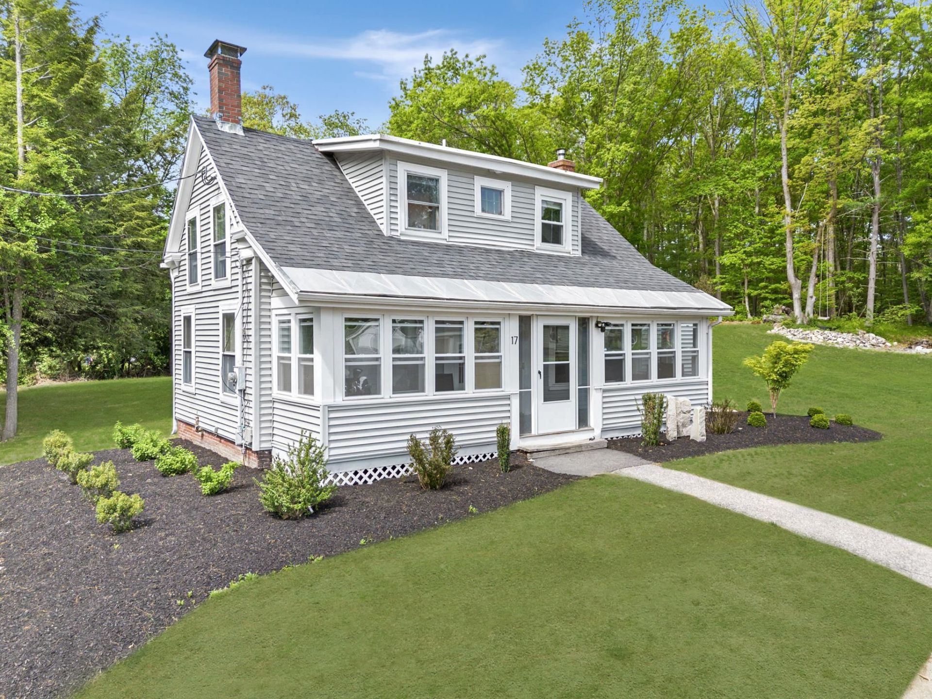 17 Blossom Road, Plaistow, NH 03865 Main Photo